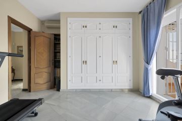 https://cdn.resales-online.com/public/tvp8hc2oq5/properties/4e913937d41811ef8ce602e0405b089b/w1200/43-a8f5d713bac48f35147f2e8bcee96193.jpg?v=1737042549