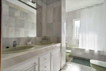 https://cdn.resales-online.com/public/tvp8hc2oq5/properties/4e913937d41811ef8ce602e0405b089b/w1200/54-cba5c6f0c186831e5b449ecd59074d41.jpg?v=1737042549