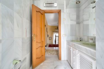 https://cdn.resales-online.com/public/tvp8hc2oq5/properties/4e913937d41811ef8ce602e0405b089b/w1200/69-54d9999506d2ff9fbab308652c6cf1b0.jpg?v=1737042549