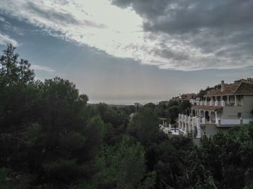 https://cdn.resales-online.com/public/vj4rrkq30q/properties/b0686c41d34411ef8ce602e0405b089b/w1200/8-e64a9055bba3e77ac8aca3b893cdf826.jpg?v=1737111390