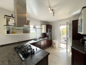 https://cdn.resales-online.com/public/exkwnp8qxt/properties/696a0e66d1c611ef8ce602e0405b089b/w1200/10-bb915d1cb19341576dcdc994b81ab9c5.jpg?v=1736882575