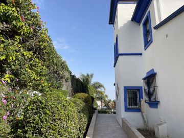 https://cdn.resales-online.com/public/exkwnp8qxt/properties/696a0e66d1c611ef8ce602e0405b089b/w1200/3-e898b2bb2a2fdfd06d2c39894dce8316.jpg?v=1736882575