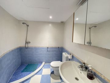 https://cdn.resales-online.com/public/exkwnp8qxt/properties/696a0e66d1c611ef8ce602e0405b089b/w1200/38-9b9a71c4c46e127e5c6f91a74b158396.jpg?v=1736882575