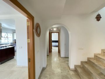 https://cdn.resales-online.com/public/exkwnp8qxt/properties/696a0e66d1c611ef8ce602e0405b089b/w1200/7-aa4cc561180b369757c0bb4af9886cd3.jpg?v=1736882575