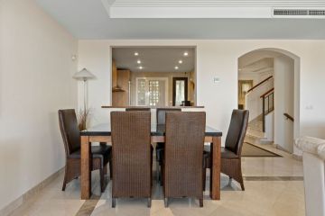 https://cdn.resales-online.com/public/zzioxgugw0/properties/e3bcddffd7fb11ef8ce602e0405b089b/w1200/15-11d12f2f454f2f5e9b981fdd8b901d51.jpg?v=1737471890