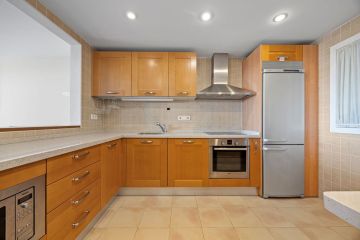 https://cdn.resales-online.com/public/zzioxgugw0/properties/e3bcddffd7fb11ef8ce602e0405b089b/w1200/17-dd5fcd4f0eb487dfa3803f7e20814c0e.jpg?v=1737471890