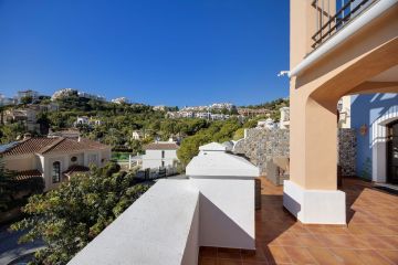 https://cdn.resales-online.com/public/zzioxgugw0/properties/e3bcddffd7fb11ef8ce602e0405b089b/w1200/9-467d0cee5b725f3ef65f102a0c2e69c0.jpg?v=1737471890
