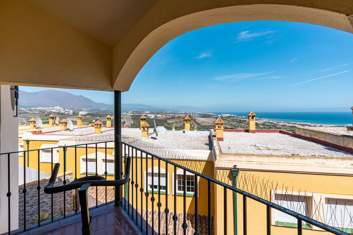 https://cdn.resales-online.com/public/q8sjeevech/properties/ed98caa9d9a011ef8ce602e0405b089b/w1200/1-7980e48d732b6fc85c14b43b94d2aa54.jpg?v=1737651363