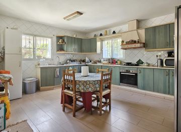 https://cdn.resales-online.com/public/aumme493m5/properties/c19c647ed98111ef8ce602e0405b089b/w1200/13-5fd73dea700db77384c091ca9818b1a9.jpg?v=1737637733