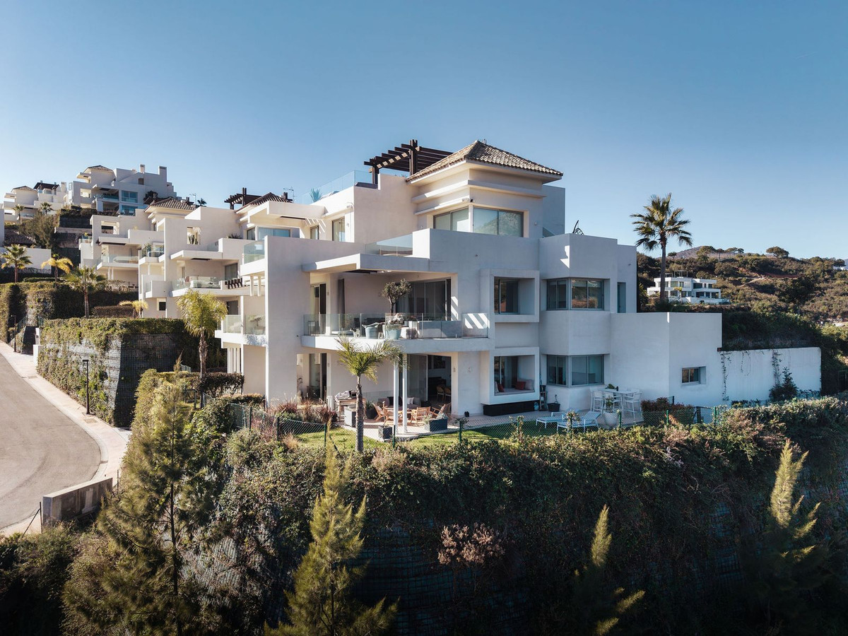 https://cdn.resales-online.com/public/b72l60e93l/properties/67566743d7fd11ef8ce602e0405b089b/w1200/1-7980e48d732b6fc85c14b43b94d2aa54.jpg?v=1737551803