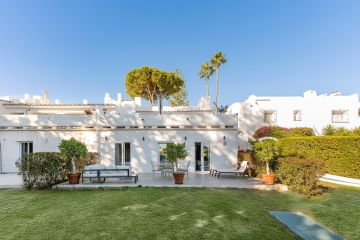 https://cdn.resales-online.com/public/8fm13eveeu/properties/9947ee12d56111ef8ce602e0405b089b/w1200/1-7980e48d732b6fc85c14b43b94d2aa54.jpg?v=1737183663