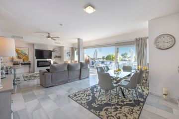 https://cdn.resales-online.com/public/8fm13eveeu/properties/9947ee12d56111ef8ce602e0405b089b/w1200/28-ef19a2c59920e2e087cd278a51b6dbf8.jpg?v=1737183663