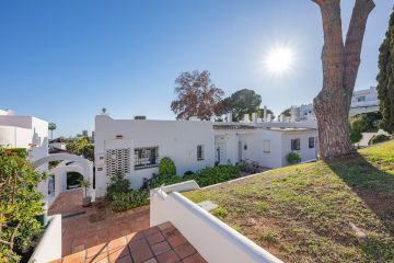 https://cdn.resales-online.com/public/8fm13eveeu/properties/9947ee12d56111ef8ce602e0405b089b/w1200/38-9b9a71c4c46e127e5c6f91a74b158396.jpg?v=1737183663