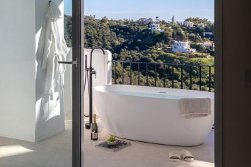 https://cdn.resales-online.com/public/c6rxxw1glq/properties/f2453bcbda2211ef8ce602e0405b089b/w1200/12-53013098fcab6c38b1379cd33298e050.jpg?v=1737792911