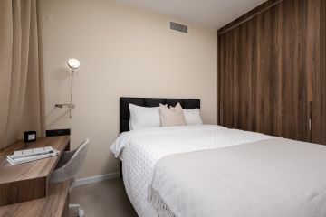 https://cdn.resales-online.com/public/c6rxxw1glq/properties/f2453bcbda2211ef8ce602e0405b089b/w1200/17-dd5fcd4f0eb487dfa3803f7e20814c0e.jpg?v=1737792911