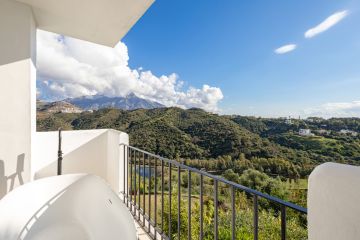 https://cdn.resales-online.com/public/c6rxxw1glq/properties/f2453bcbda2211ef8ce602e0405b089b/w1200/27-f6e8bc237ba13ac4c268badec6354f3d.jpg?v=1737792911