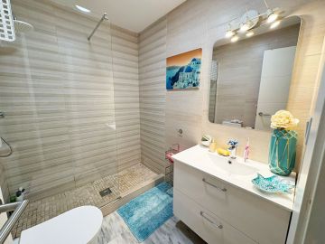 https://cdn.resales-online.com/public/e24h25ebz0/properties/e93dd6d4d99611ef8ce602e0405b089b/w1200/12-53013098fcab6c38b1379cd33298e050.jpg?v=1737669562