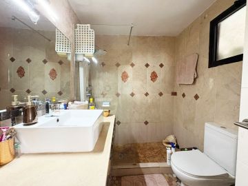 https://cdn.resales-online.com/public/e24h25ebz0/properties/e93dd6d4d99611ef8ce602e0405b089b/w1200/18-cc72f169493c096e712837ff5d8b6e41.jpg?v=1737669562