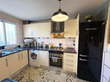 https://cdn.resales-online.com/public/e24h25ebz0/properties/e93dd6d4d99611ef8ce602e0405b089b/w1200/6-241328e1bcc9c0d8ce1222beb6c967a8.jpg?v=1737669562