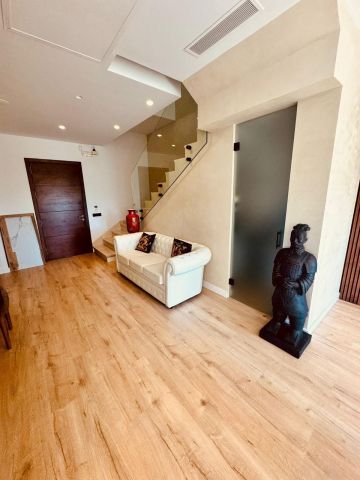 https://cdn.resales-online.com/public/bo3fb5qwxvzpkpaj/properties/4b3352bbdca211ef8ce602e0405b089b/w1200/4-c23c0f86247804fa50226aecd8b0b2c8.jpg?v=1737982454