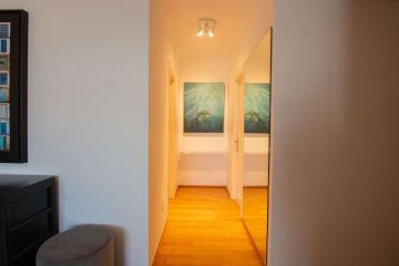 https://cdn.resales-online.com/public/sb5m6pabs6/properties/f8803aaed8d911ef8ce602e0405b089b/w1200/14-d70dc3102c00d7be0e872dfe1c1f86d7.jpg?v=1737828113