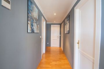 https://cdn.resales-online.com/public/sb5m6pabs6/properties/f8803aaed8d911ef8ce602e0405b089b/w1200/8-e64a9055bba3e77ac8aca3b893cdf826.jpg?v=1737828113