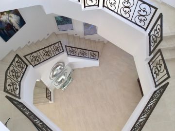 https://cdn.resales-online.com/public/c5qxxwzfkp/properties/e226f4187bd411ee8fbe0217bc231ef4/w1200/13-5fd73dea700db77384c091ca9818b1a9.jpg?v=1738149855