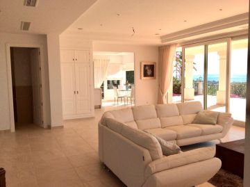 https://cdn.resales-online.com/public/c5qxxwzfkp/properties/e226f4187bd411ee8fbe0217bc231ef4/w1200/19-d0ed7da2012a09046d307c195d98e7d6.jpg?v=1738149855