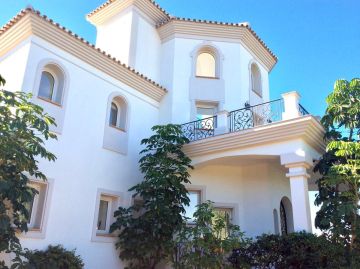 https://cdn.resales-online.com/public/c5qxxwzfkp/properties/e226f4187bd411ee8fbe0217bc231ef4/w1200/4-c23c0f86247804fa50226aecd8b0b2c8.jpg?v=1738149855