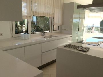 https://cdn.resales-online.com/public/c5qxxwzfkp/properties/e226f4187bd411ee8fbe0217bc231ef4/w1200/5-3595ad71cbd87be6c3643a4285ef4791.jpg?v=1738149855