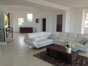 https://cdn.resales-online.com/public/c5qxxwzfkp/properties/e226f4187bd411ee8fbe0217bc231ef4/w1200/6-241328e1bcc9c0d8ce1222beb6c967a8.jpg?v=1738149855