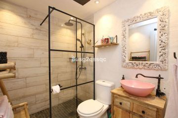 https://cdn.resales-online.com/public/8usg2qssqc/properties/d52315e2deef11ef8ce602e0405b089b/w1200/23-79897b85162c6a486c7a4d1eb46924dd.jpg?v=1738235318