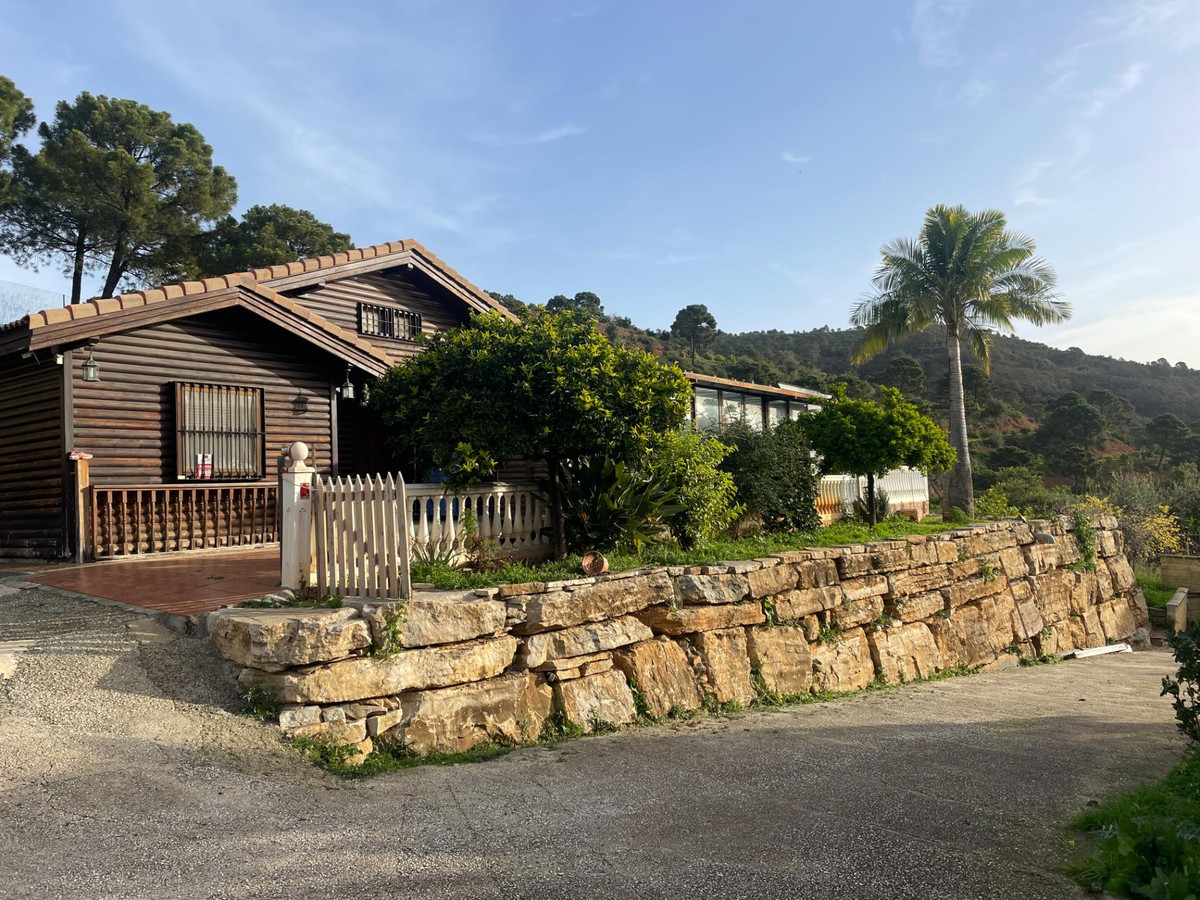 https://cdn.resales-online.com/public/w0n1xpbhihka6av5/properties/ce00b059de0911ef8ce602e0405b089b/w1200/1-7980e48d732b6fc85c14b43b94d2aa54.jpg?v=1738135516