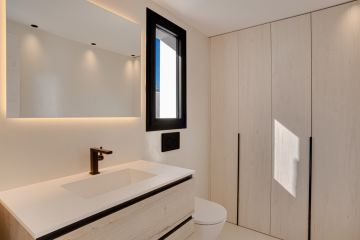 https://cdn.resales-online.com/public/y2bix7xo8m/properties/cf60243ee2ba11ef8ce602e0405b089b/w1200/14-d70dc3102c00d7be0e872dfe1c1f86d7.jpg?v=1738651344