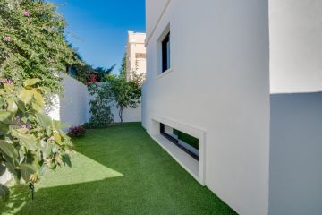 https://cdn.resales-online.com/public/y2bix7xo8m/properties/cf60243ee2ba11ef8ce602e0405b089b/w1200/16-ec67b526875bf0124b6ce4328a754439.jpg?v=1738651344