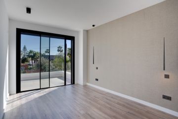 https://cdn.resales-online.com/public/y2bix7xo8m/properties/cf60243ee2ba11ef8ce602e0405b089b/w1200/21-2c707e7c511429b4f8ec4ee5f221ddb6.jpg?v=1738651344