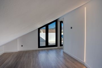 https://cdn.resales-online.com/public/y2bix7xo8m/properties/cf60243ee2ba11ef8ce602e0405b089b/w1200/24-613bbc26f32d7013d348ef202dd30a43.jpg?v=1738651344