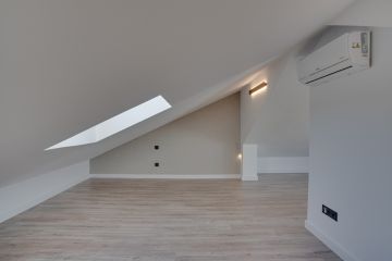 https://cdn.resales-online.com/public/y2bix7xo8m/properties/cf60243ee2ba11ef8ce602e0405b089b/w1200/31-5e8b9eb86a2d455eeaf43a7bbf3ccd12.jpg?v=1738651344