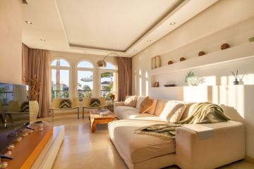 https://cdn.resales-online.com/public/qtb32w08n3/properties/50c02ee0e3ad11ef8ce602e0405b089b/w1200/1-7980e48d732b6fc85c14b43b94d2aa54.jpg?v=1738756329