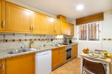 https://cdn.resales-online.com/public/qtb32w08n3/properties/50c02ee0e3ad11ef8ce602e0405b089b/w1200/16-ec67b526875bf0124b6ce4328a754439.jpg?v=1738756329