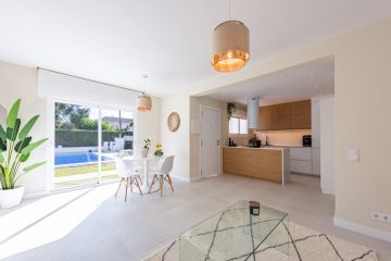 https://cdn.resales-online.com/public/d7syzy2hmr/properties/e58155bfe45311ef8ce602e0405b089b/w1200/1-7980e48d732b6fc85c14b43b94d2aa54.jpg?v=1738827045