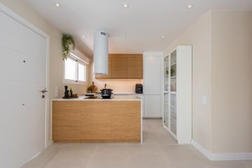 https://cdn.resales-online.com/public/d7syzy2hmr/properties/e58155bfe45311ef8ce602e0405b089b/w1200/10-bb915d1cb19341576dcdc994b81ab9c5.jpg?v=1738827045