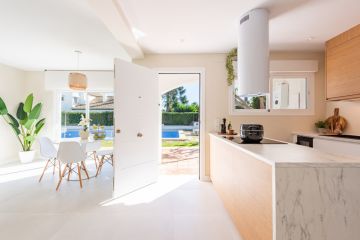 https://cdn.resales-online.com/public/d7syzy2hmr/properties/e58155bfe45311ef8ce602e0405b089b/w1200/2-5bd7b9d04b45e33852eaf0ec6670150d.jpg?v=1738827045