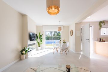 https://cdn.resales-online.com/public/d7syzy2hmr/properties/e58155bfe45311ef8ce602e0405b089b/w1200/3-e898b2bb2a2fdfd06d2c39894dce8316.jpg?v=1738827045
