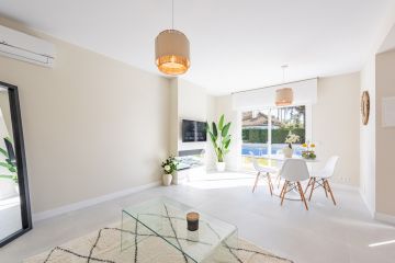 https://cdn.resales-online.com/public/d7syzy2hmr/properties/e58155bfe45311ef8ce602e0405b089b/w1200/7-aa4cc561180b369757c0bb4af9886cd3.jpg?v=1738827045