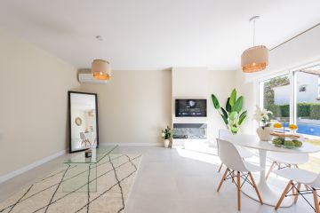 https://cdn.resales-online.com/public/d7syzy2hmr/properties/e58155bfe45311ef8ce602e0405b089b/w1200/8-e64a9055bba3e77ac8aca3b893cdf826.jpg?v=1738827045