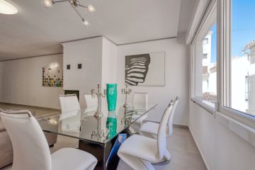 https://cdn.resales-online.com/public/2clagkpr0e/properties/83015d7be3ea11ef8ce602e0405b089b/w1200/2-5bd7b9d04b45e33852eaf0ec6670150d.jpg?v=1738781783