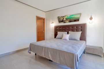 https://cdn.resales-online.com/public/2clagkpr0e/properties/83015d7be3ea11ef8ce602e0405b089b/w1200/7-aa4cc561180b369757c0bb4af9886cd3.jpg?v=1738781783