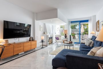 https://cdn.resales-online.com/public/vumcvajtgsjl4vtp/properties/37f1db0ce3e111ef8ce602e0405b089b/w1200/11-20939a0134ad724a8cb2a801094d15a4.jpg?v=1738855717