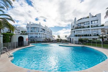 https://cdn.resales-online.com/public/vumcvajtgsjl4vtp/properties/37f1db0ce3e111ef8ce602e0405b089b/w1200/24-613bbc26f32d7013d348ef202dd30a43.jpg?v=1738855717